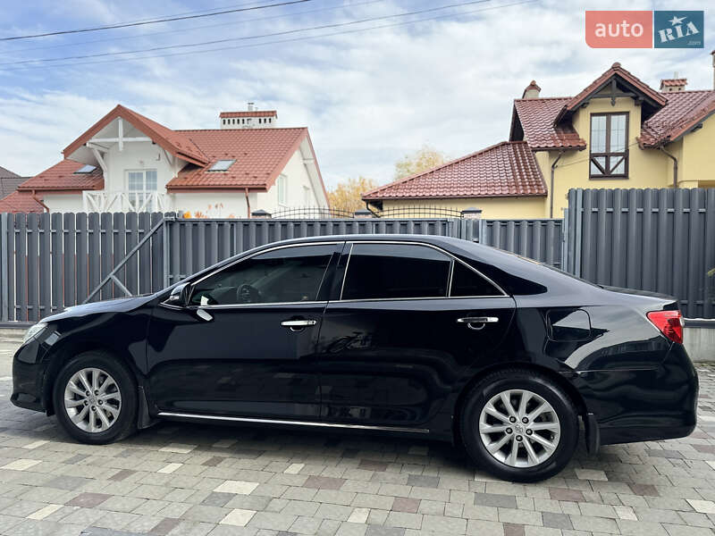 Седан Toyota Camry 2012 в Львове