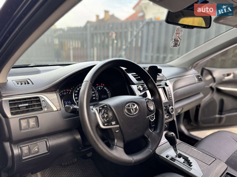 Седан Toyota Camry 2012 в Львове