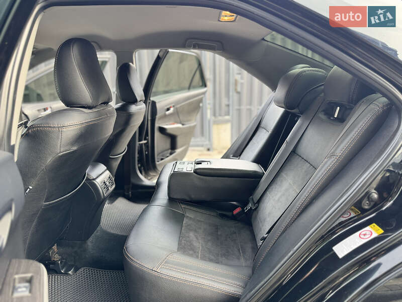 Седан Toyota Camry 2012 в Львове