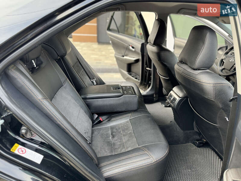 Седан Toyota Camry 2012 в Львове