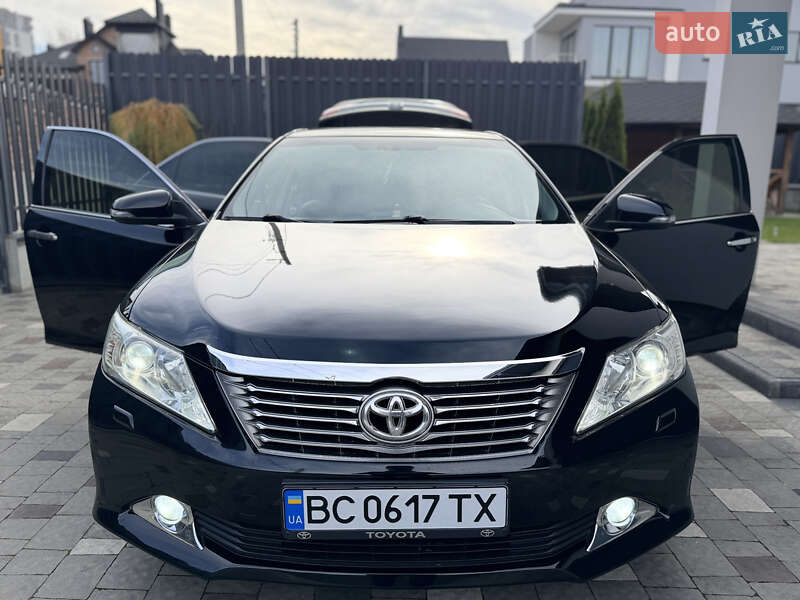 Седан Toyota Camry 2012 в Львове
