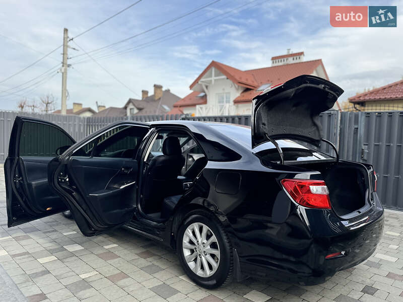 Седан Toyota Camry 2012 в Львове