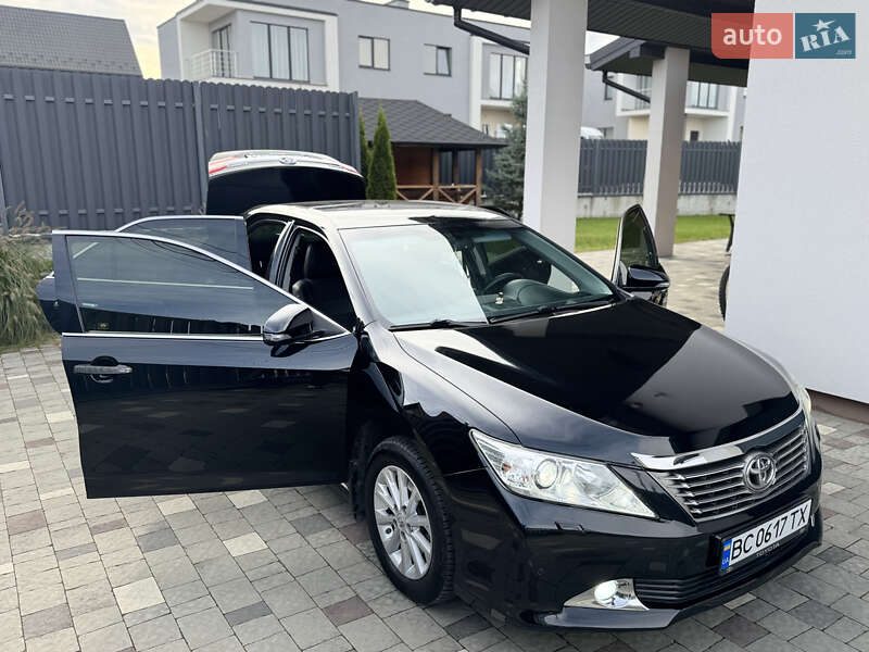 Седан Toyota Camry 2012 в Львове