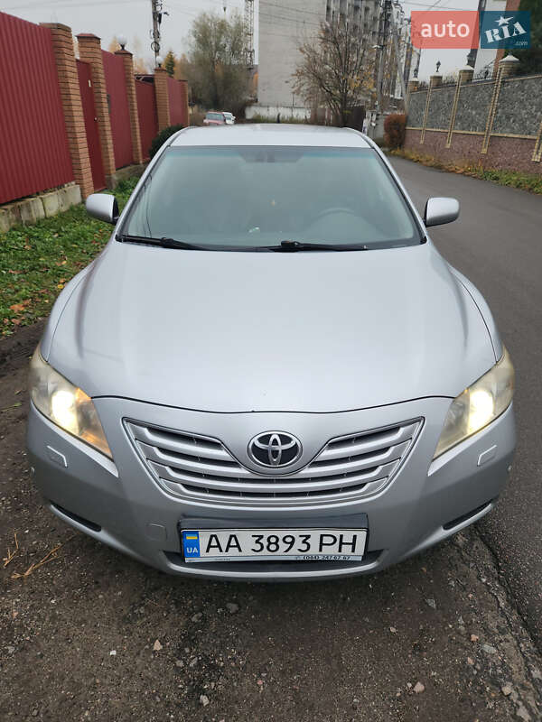 Седан Toyota Camry 2006 в Киеве
