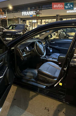 Седан Toyota Camry 2017 в Киеве