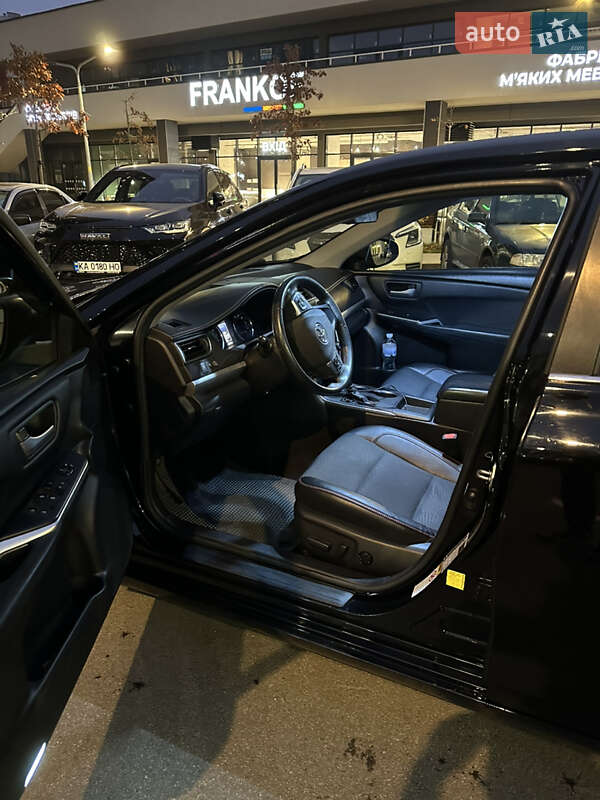 Седан Toyota Camry 2017 в Киеве