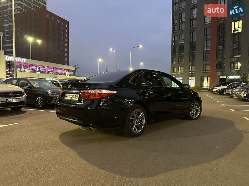 Седан Toyota Camry 2017 в Киеве