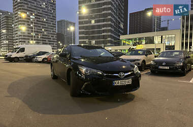 Седан Toyota Camry 2017 в Киеве