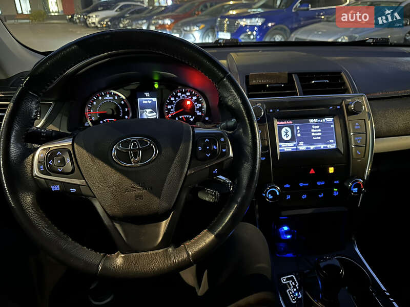 Седан Toyota Camry 2017 в Киеве