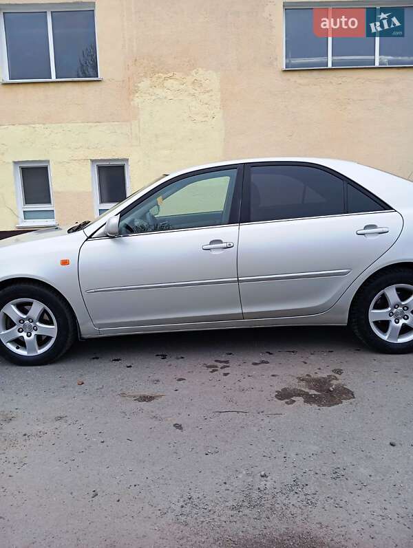 Седан Toyota Camry 2004 в Романове