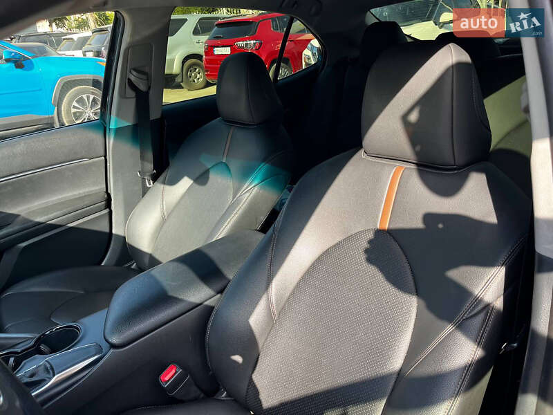 Седан Toyota Camry 2017 в Одессе