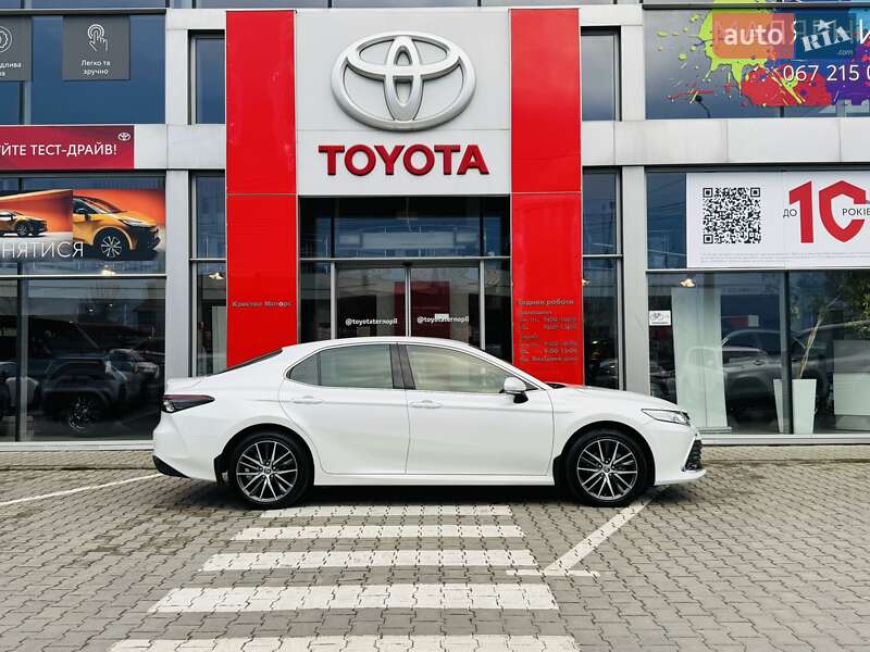 Седан Toyota Camry 2024 в Тернополі