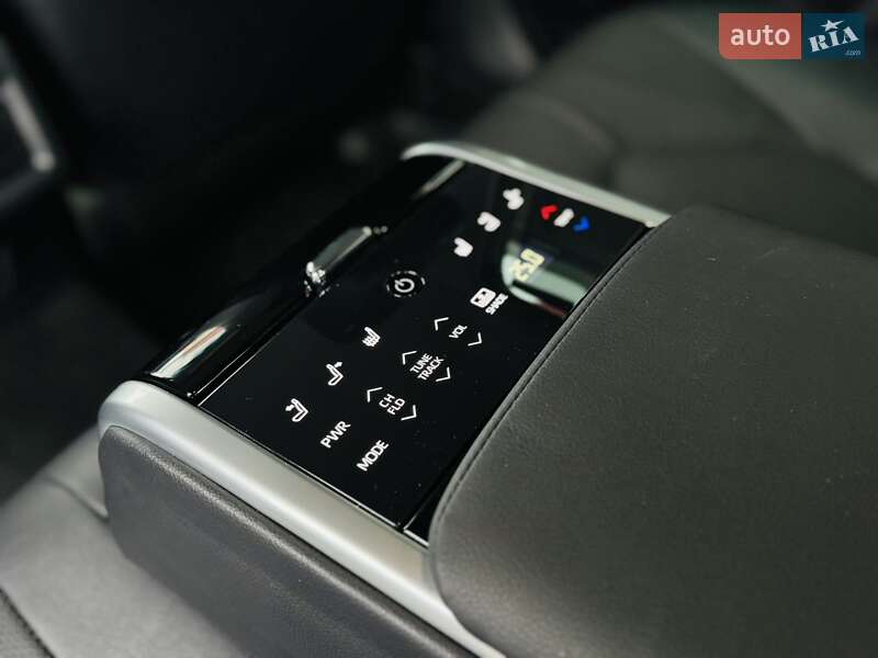 Седан Toyota Camry 2024 в Тернополі