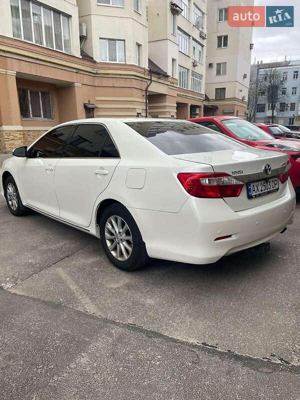 Седан Toyota Camry 2013 в Харькове
