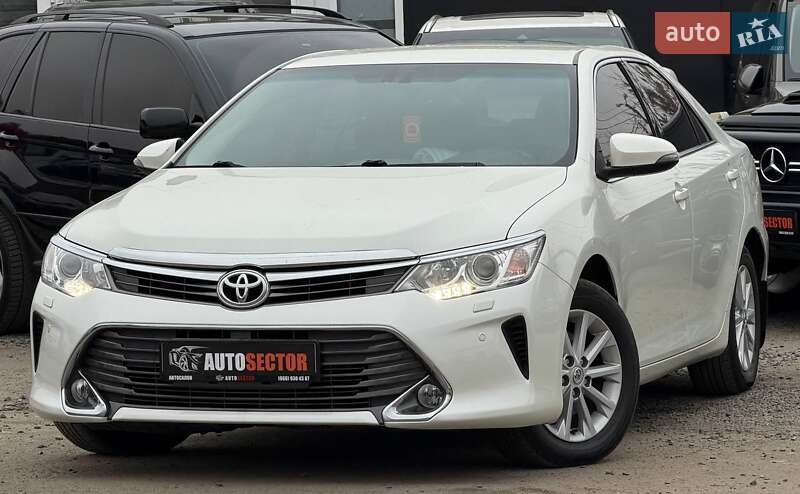 Седан Toyota Camry 2016 в Харкові