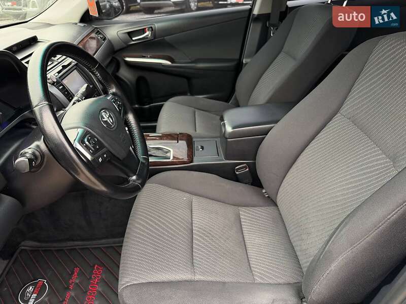 Седан Toyota Camry 2016 в Харкові
