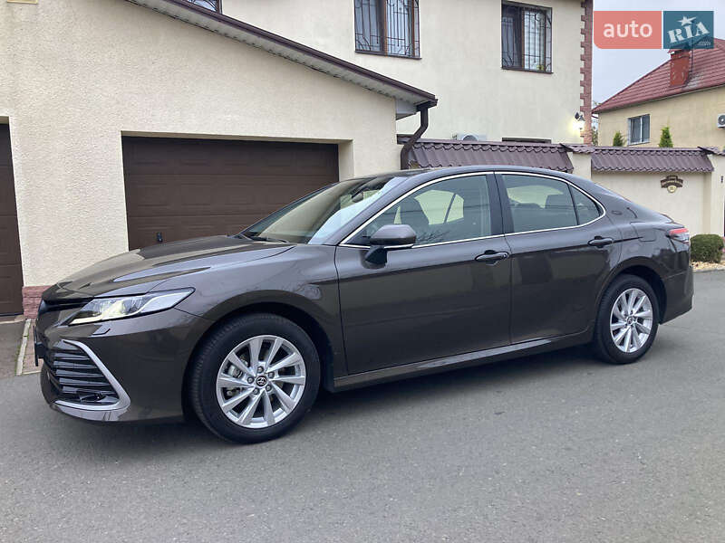 Седан Toyota Camry 2023 в Одессе