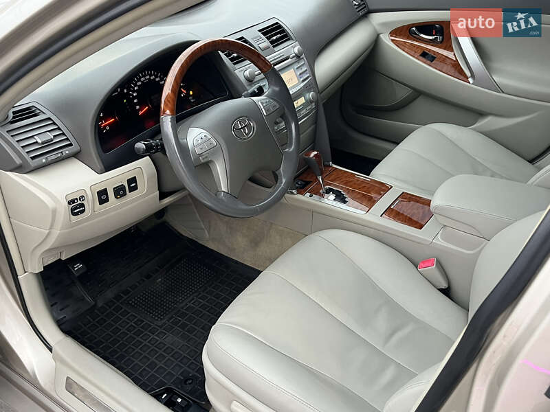 Седан Toyota Camry 2008 в Одессе