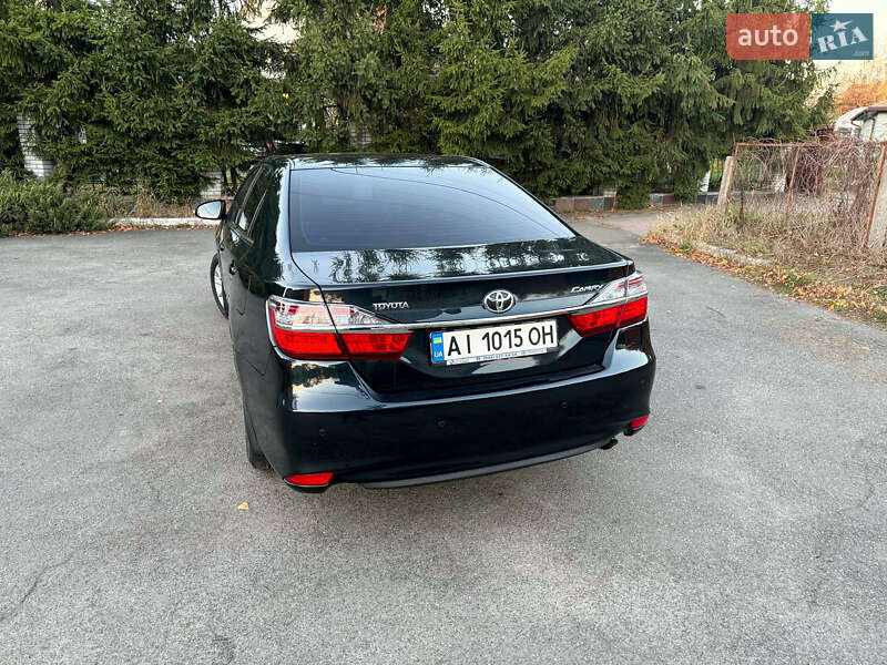 Седан Toyota Camry 2015 в Киеве