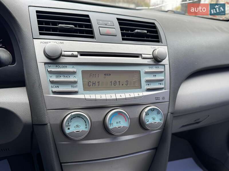 Седан Toyota Camry 2007 в Запорожье