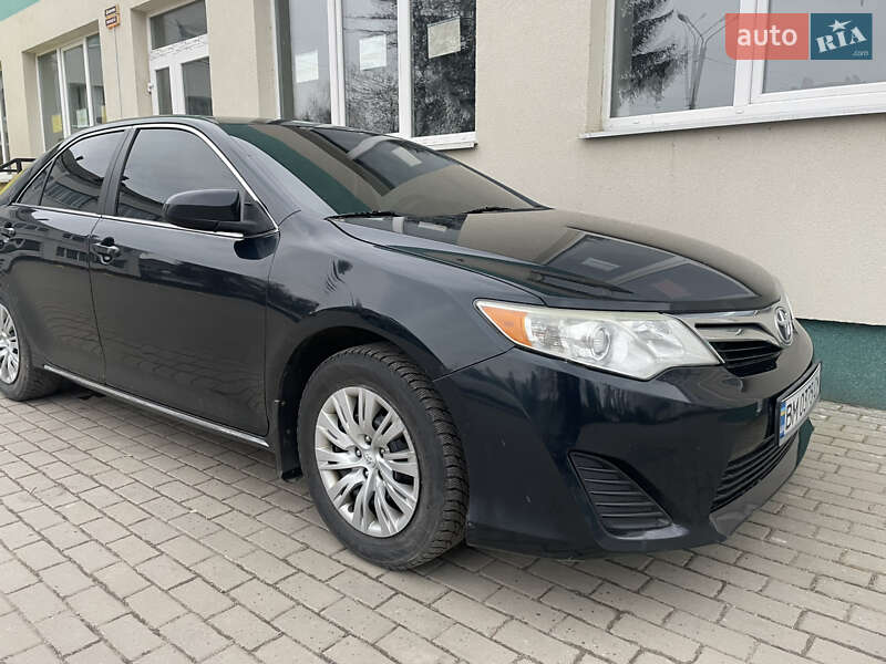Седан Toyota Camry 2013 в Староконстантинове