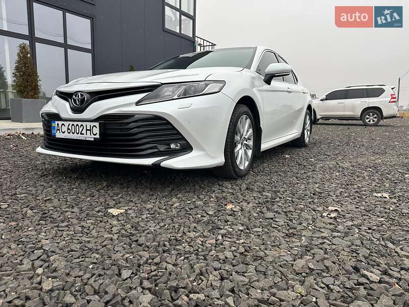 Седан Toyota Camry 2020 в Луцьку
