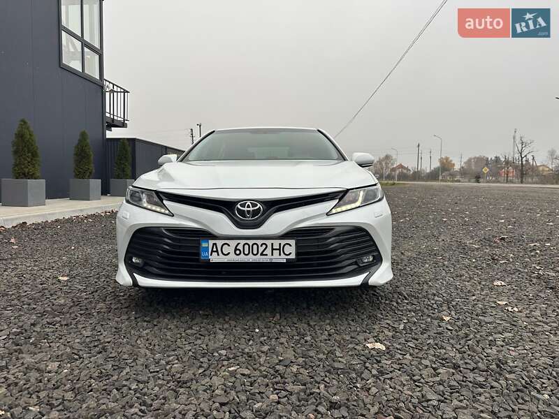 Седан Toyota Camry 2020 в Луцьку