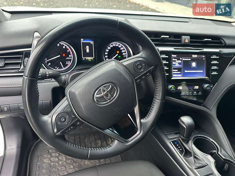 Седан Toyota Camry 2020 в Луцьку