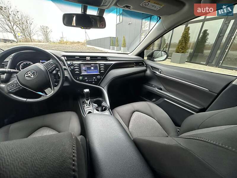 Седан Toyota Camry 2020 в Луцьку