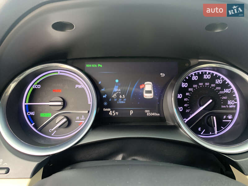 Седан Toyota Camry 2018 в Львове