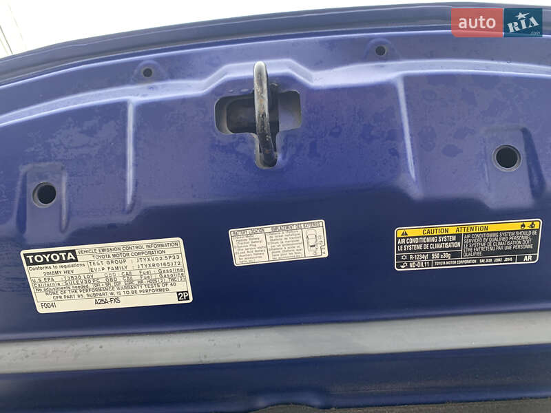 Седан Toyota Camry 2018 в Львове