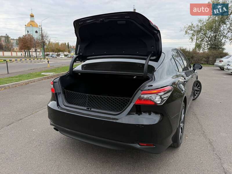 Седан Toyota Camry 2021 в Кривом Роге