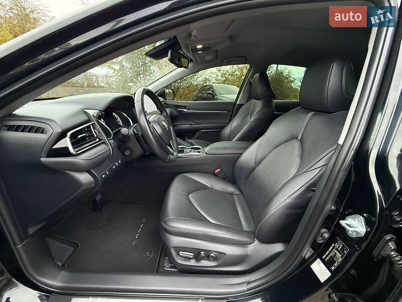 Седан Toyota Camry 2021 в Кривом Роге
