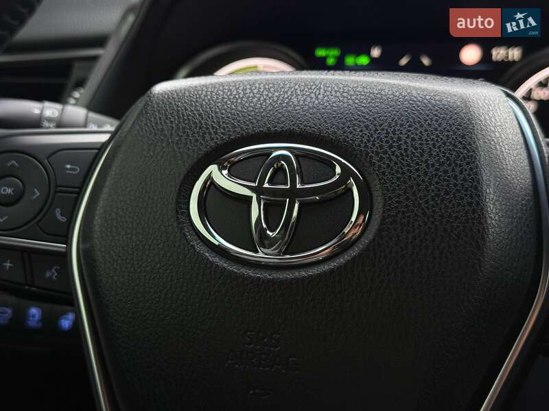 Седан Toyota Camry 2021 в Кривом Роге