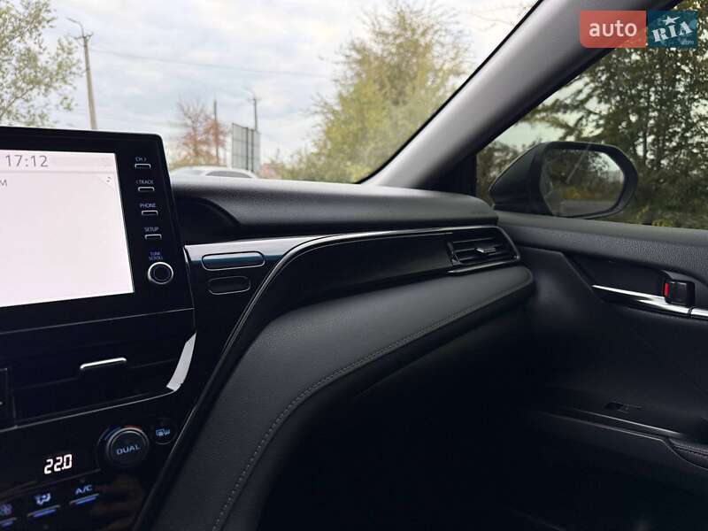 Седан Toyota Camry 2021 в Кривом Роге
