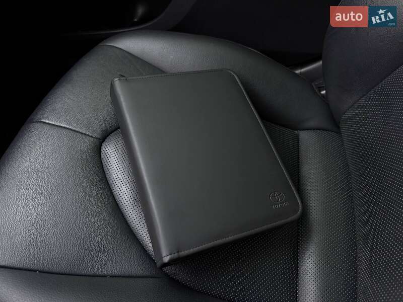 Седан Toyota Camry 2021 в Кривом Роге