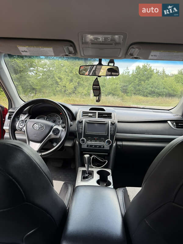 Седан Toyota Camry 2013 в Киеве