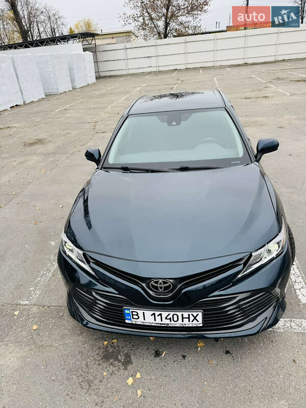 Седан Toyota Camry 2019 в Кременчуге