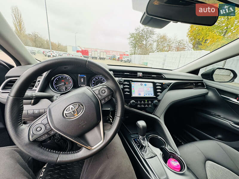 Седан Toyota Camry 2019 в Кременчуге