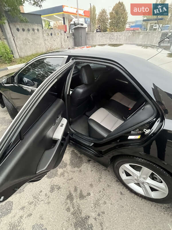 Седан Toyota Camry 2014 в Киеве фото 21 Седан Toyota Camry 2014 в Киеве