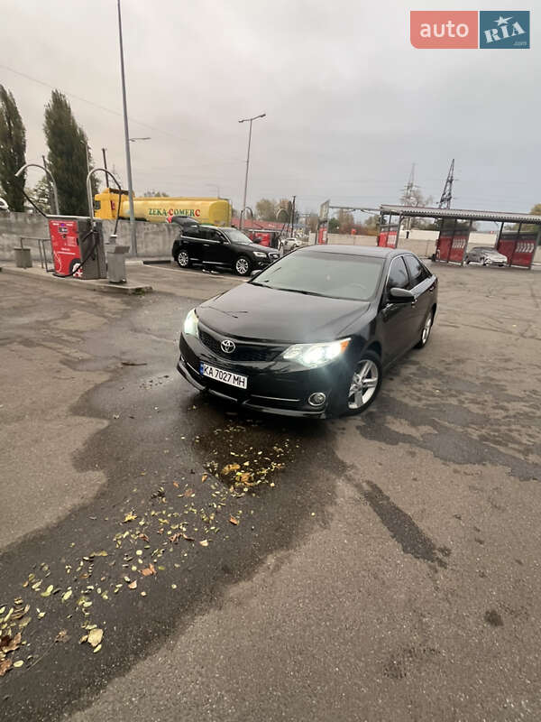 Седан Toyota Camry 2014 в Киеве фото 30 Седан Toyota Camry 2014 в Киеве