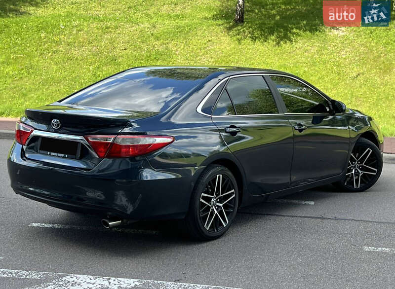 Седан Toyota Camry 2015 в Днепре