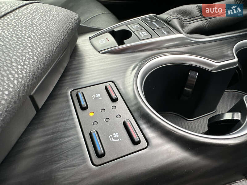 Седан Toyota Camry 2022 в Черкассах