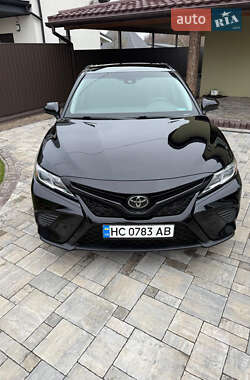 Седан Toyota Camry 2018 в Львове