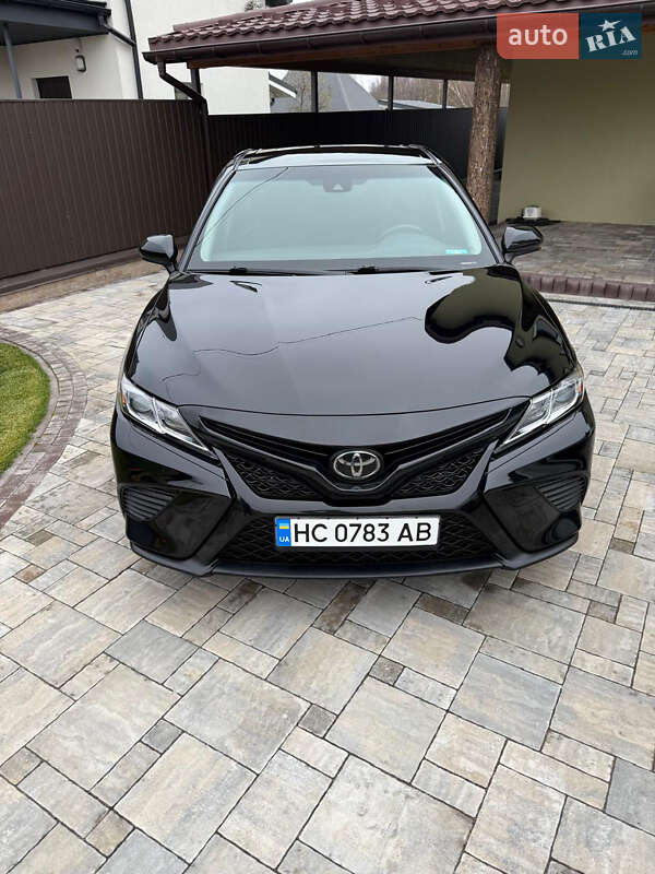 Седан Toyota Camry 2018 в Львове