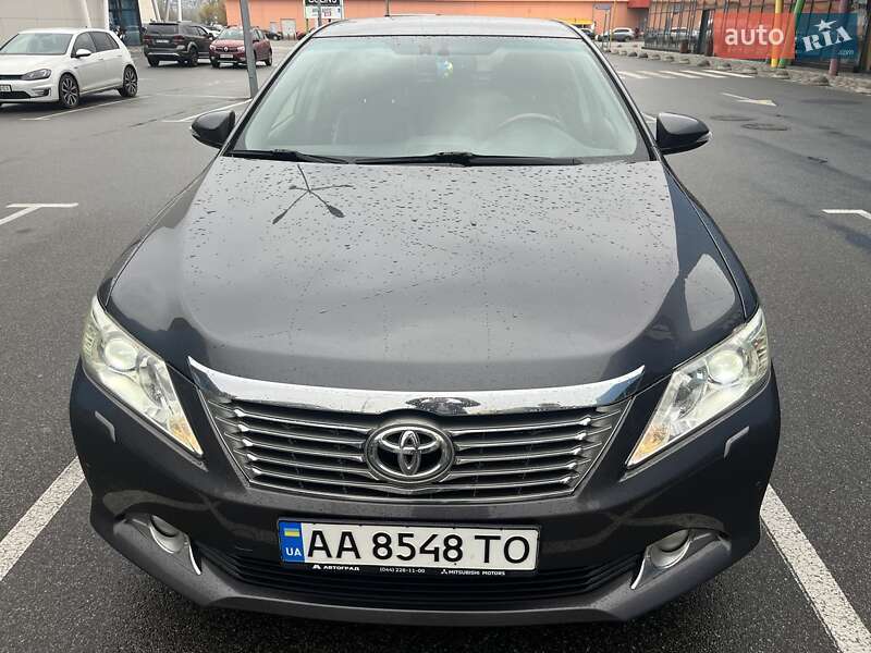 Седан Toyota Camry 2012 в Киеве