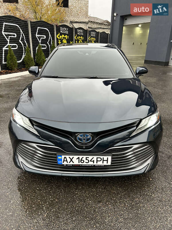 Седан Toyota Camry 2018 в Харкові