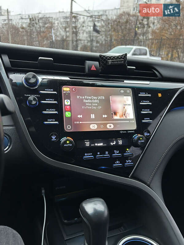 Седан Toyota Camry 2018 в Харкові