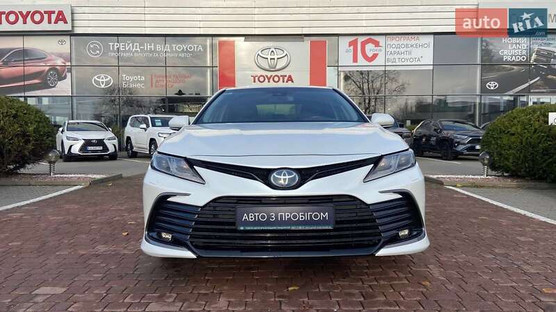 Седан Toyota Camry 2021 в Хмельницком