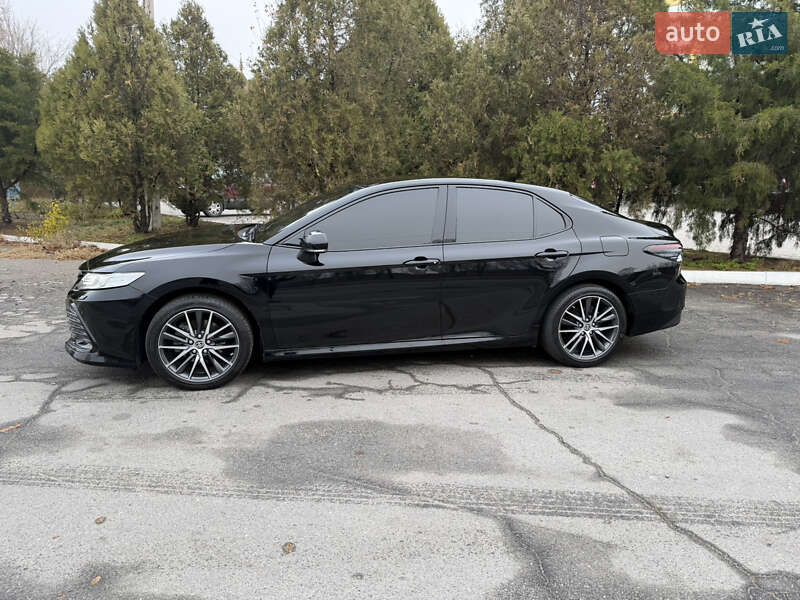 Седан Toyota Camry 2022 в Днепре